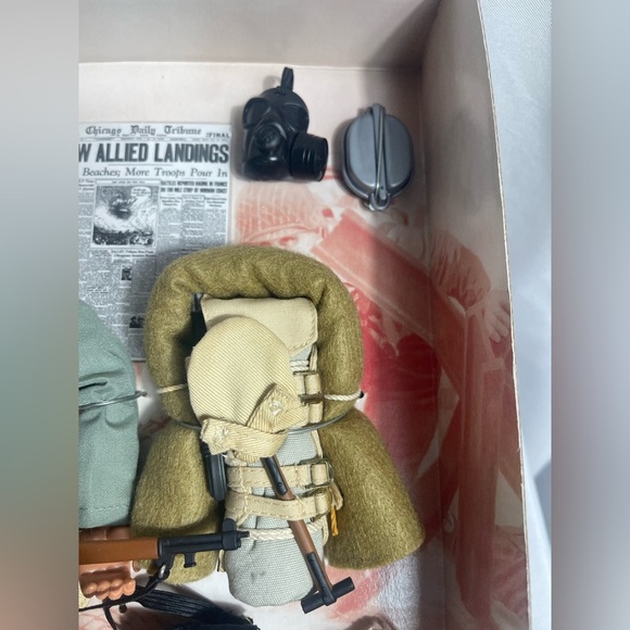 G.I. Joe Classic Collection D-Day Salute 1997 Kenner Limited Edition - Picture 4 of 16